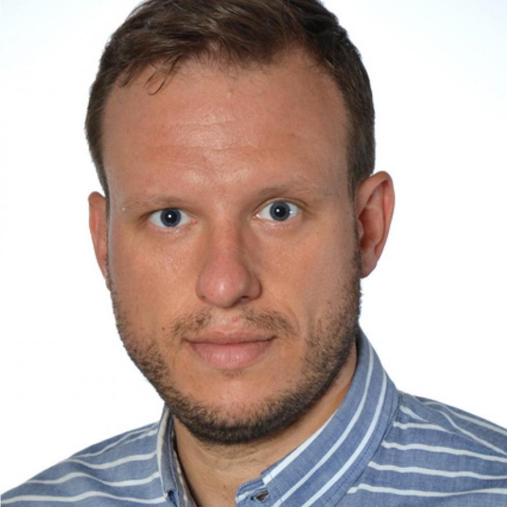 Afera goni aferę, a PiS dalej liderem sondaży